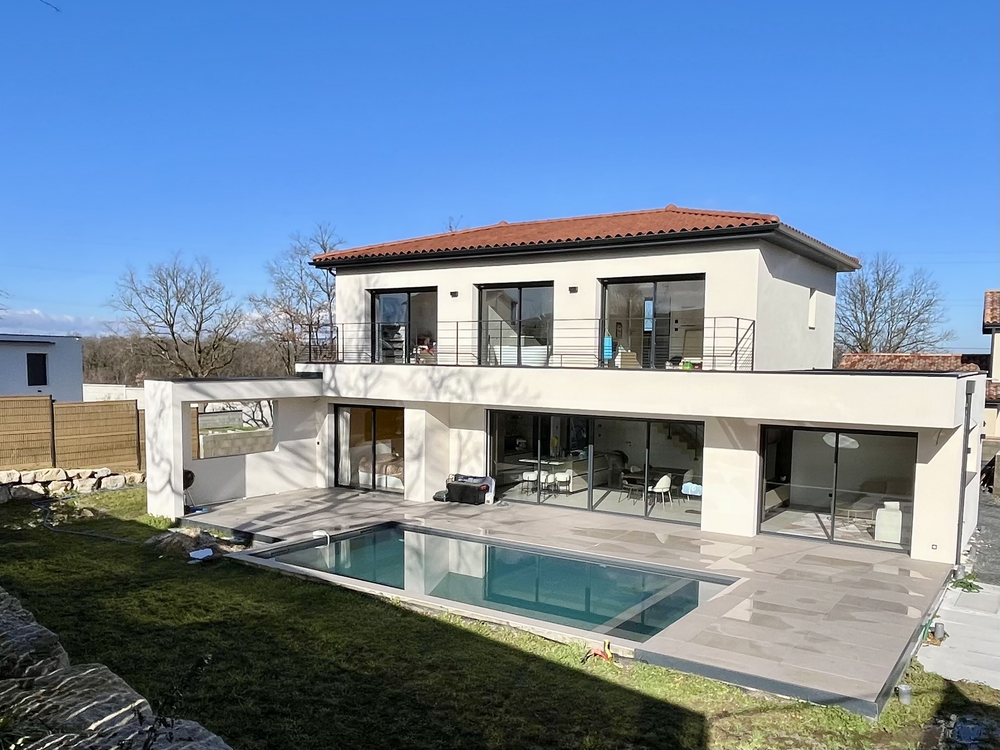 VILLA CONTEMPORAINE SUR LA COMMUNE DE LA TOUR DE SALVAGNY